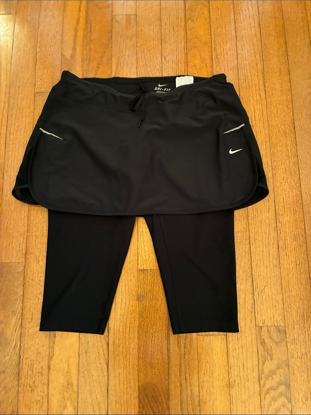 Nike Dri-Fit Black Skapri 2-in-1 Skirted Capri Leggings Size M